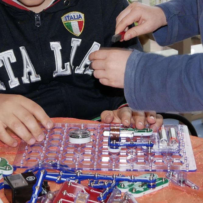 Elektronikspiel im Ferienprogramm im Kinderhotel Kindergartenland